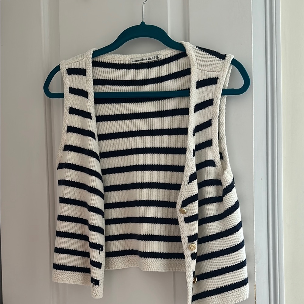 Abercrombie Black and White Sweater Vest